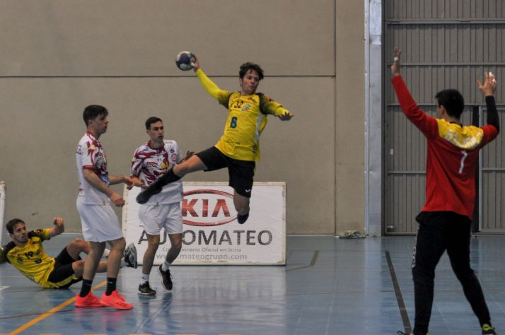 Balonmano Soria 41-17 Universidad de Valladolid: Un paso más cerca