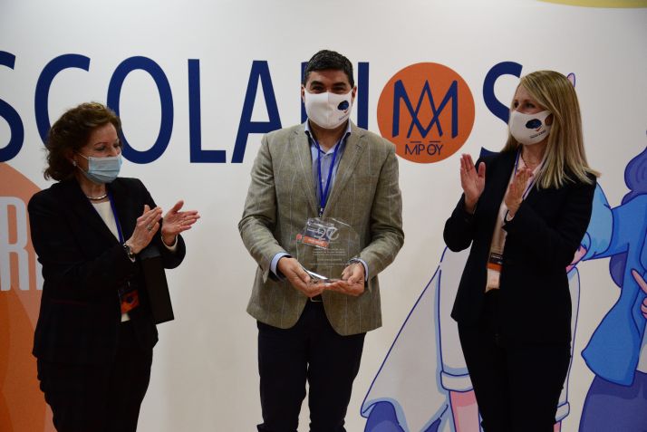 Óscar Abellón premiado por su labor al frente de Escolapios