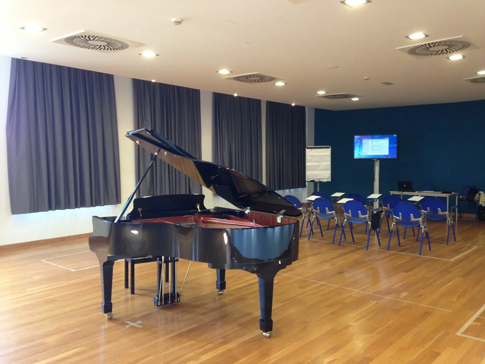 Foto 8 - El mejor curso de afinaci&oacute;n de pianos verticales y de cola regresa a Gij&oacute;n 
