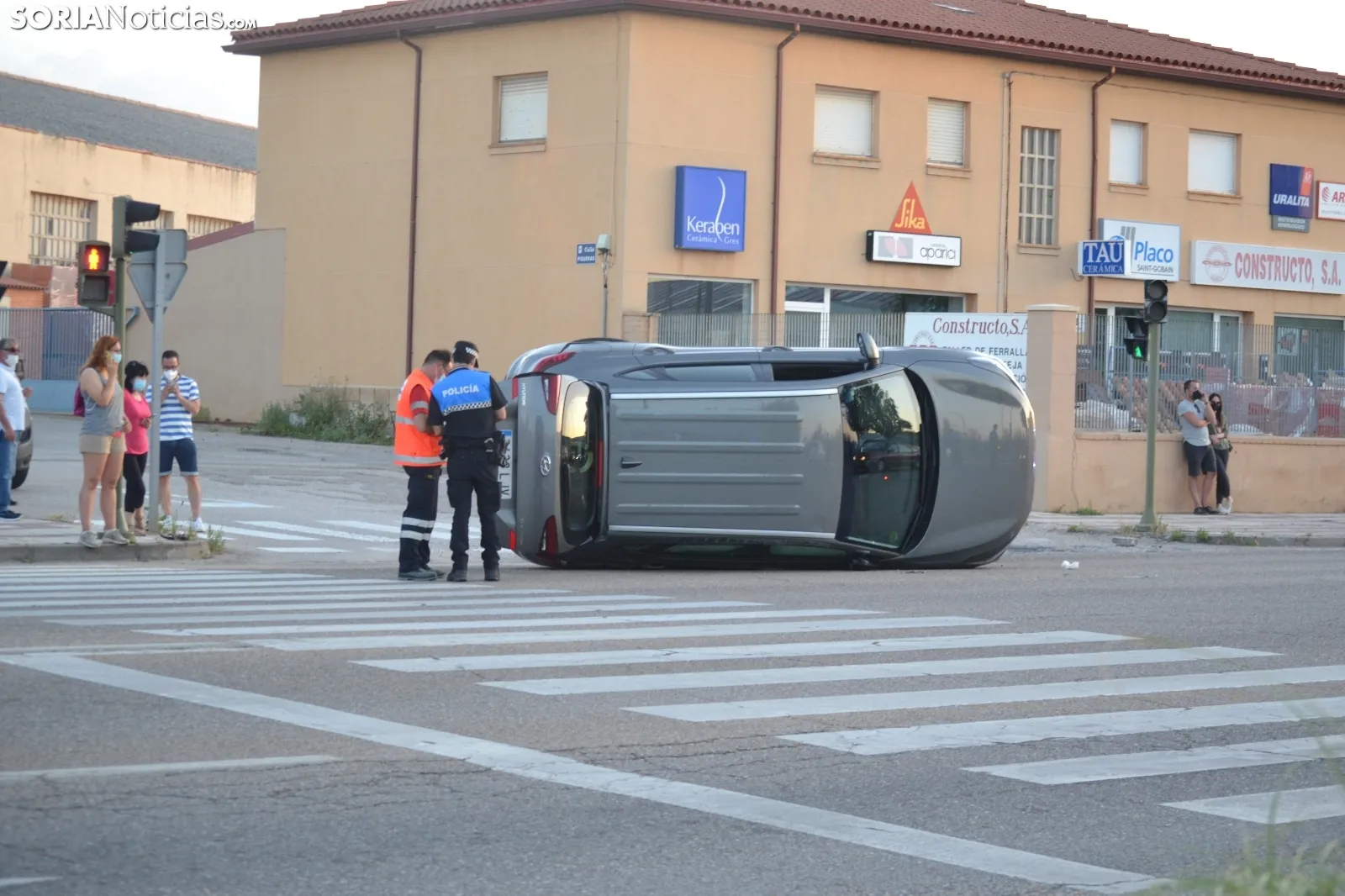 Foto 9 - Una persona herida por un accidente en la avenida de Valladolid