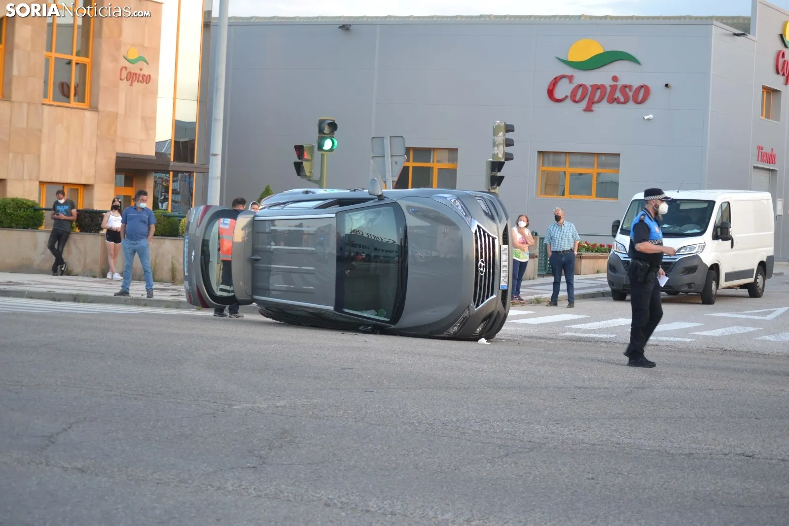 Foto 10 - Una persona herida por un accidente en la avenida de Valladolid