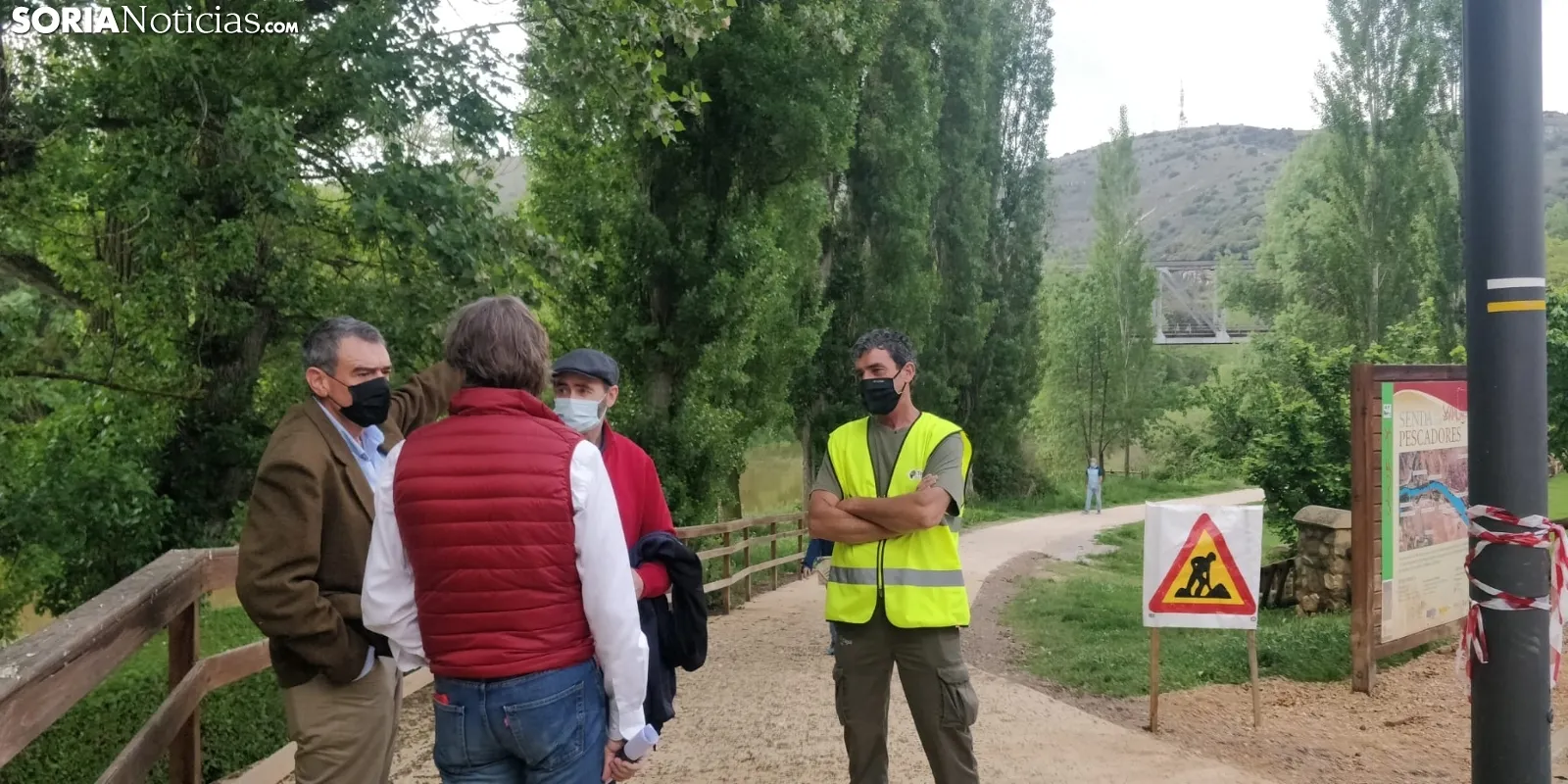 Mínguez visita las obras de acondicionamiento de las márgenes del Duero
