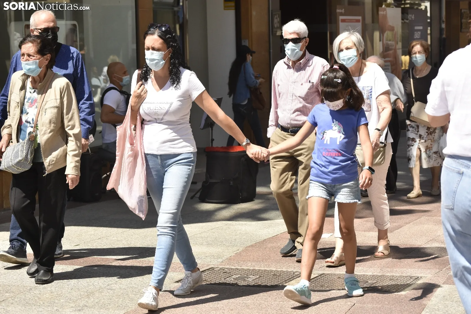 Primer día sin mascarilla obligatoria en exteriores.