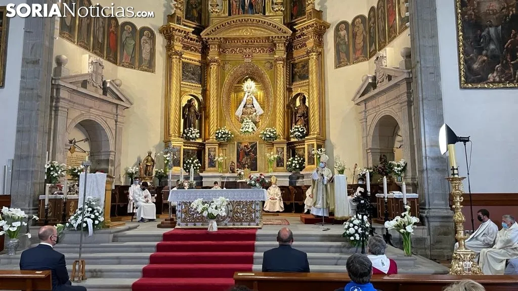 Foto 11 - Galer&iacute;a de im&aacute;genes: &Aacute;greda abre la peque&ntilde;a 'Puerta del Perd&oacute;n' de la Virgen de los Milagros