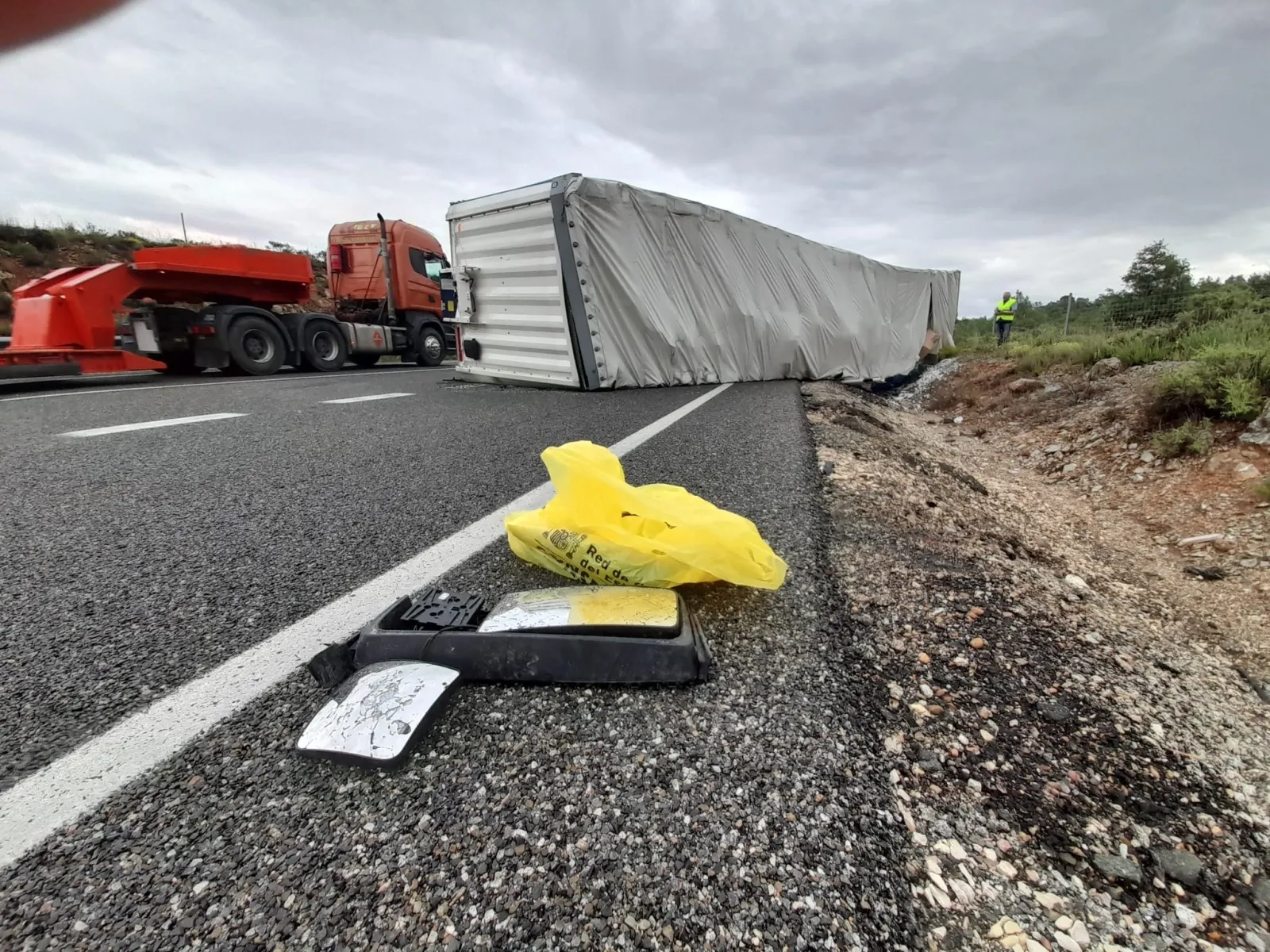 Foto 10 - Cortado un carril de la SO-20 por un accidente de tr&aacute;fico