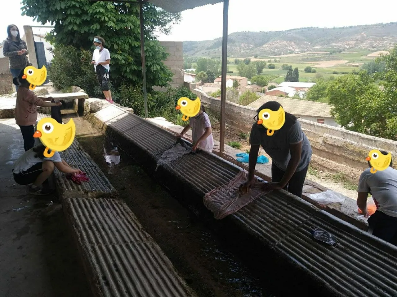 Foto 2 - Deza se suma a la iniciativa 'Las manos de la Tierra'