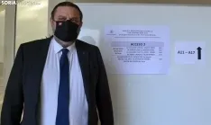 El vicerrector del Campus, José Luis Ruiz, en uno de los pasillos de las dependencias universitarias. /SN