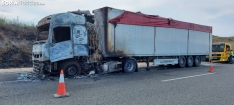 Foto 5 - Incendio en un camión que circulaba por la variante A-15 de Ágreda