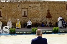 Foto 7 - Galer&iacute;a de im&aacute;genes: &Aacute;greda abre la peque&ntilde;a 'Puerta del Perd&oacute;n' de la Virgen de los Milagros
