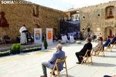 Foto 6 - Galer&iacute;a de im&aacute;genes: &Aacute;greda abre la peque&ntilde;a 'Puerta del Perd&oacute;n' de la Virgen de los Milagros