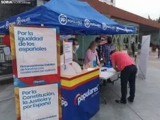 Foto 3 - El PP recoge firmas contra los indultos a los pol&iacute;ticos catalanes sentenciados por sedici&oacute;n