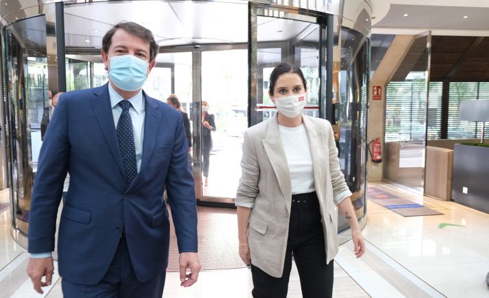 Mañueco invita a los empresarios madrileños a aprovechar las oportunidades que ofrece Castilla y León