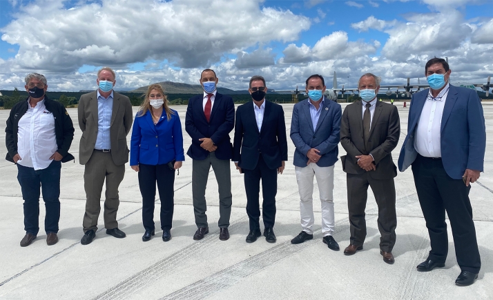 Representantes de Blue Aerospace conocen las posibilidades del ATI