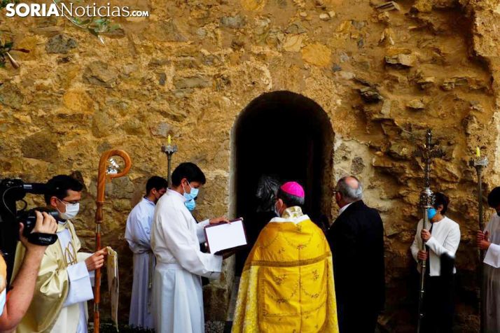 Galería de imágenes: Ágreda abre la pequeña Puerta del Perdón de la Virgen de los Milagros