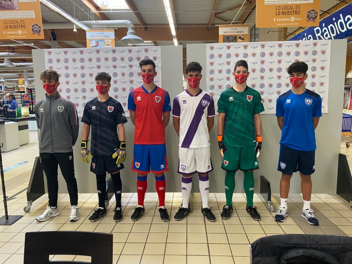 El C. D. Numancia vuelve al pantalón azul