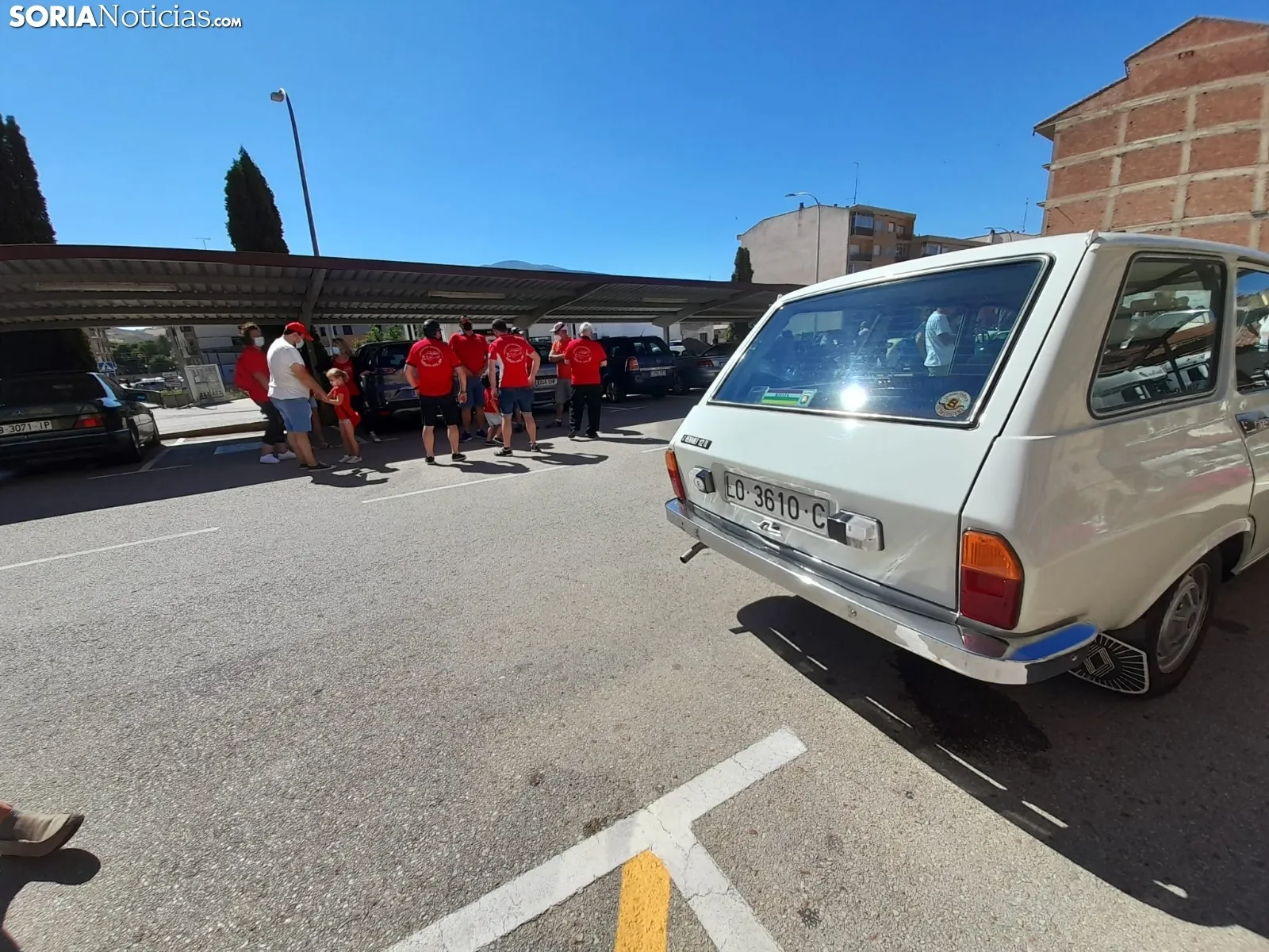 Reunión de coches clásicos en Ágreda.