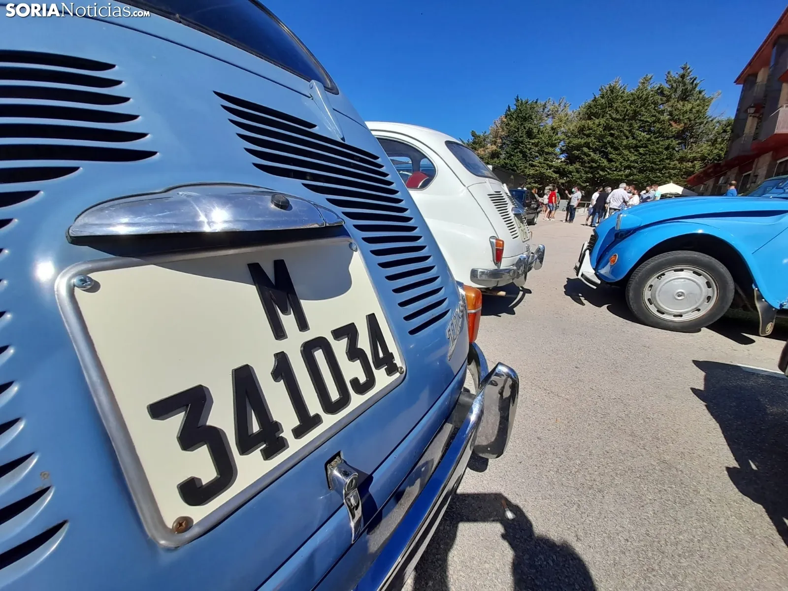 Reunión de coches clásicos en Ágreda.