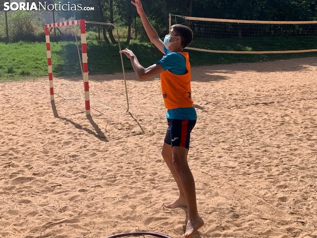 Sesión de entrenamiento de balonmano playa.