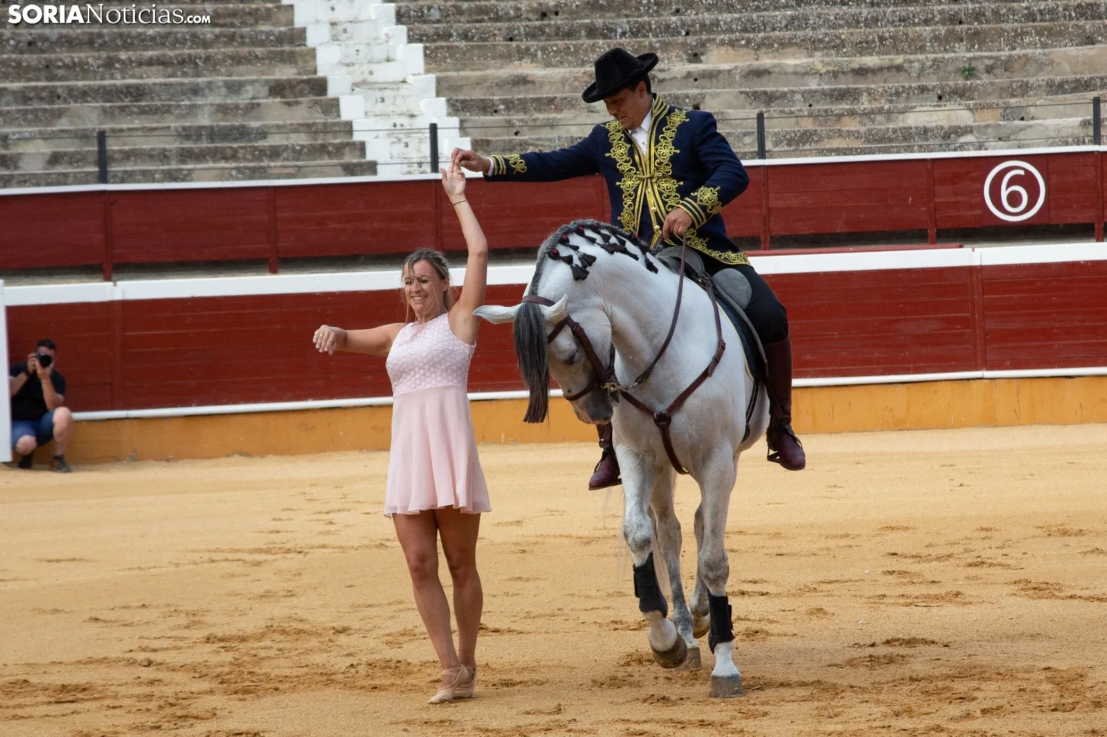 Duende ecuestre contra la ELA / María Ferrer 