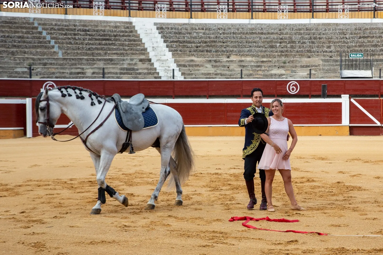 Duende ecuestre contra la ELA / María Ferrer 