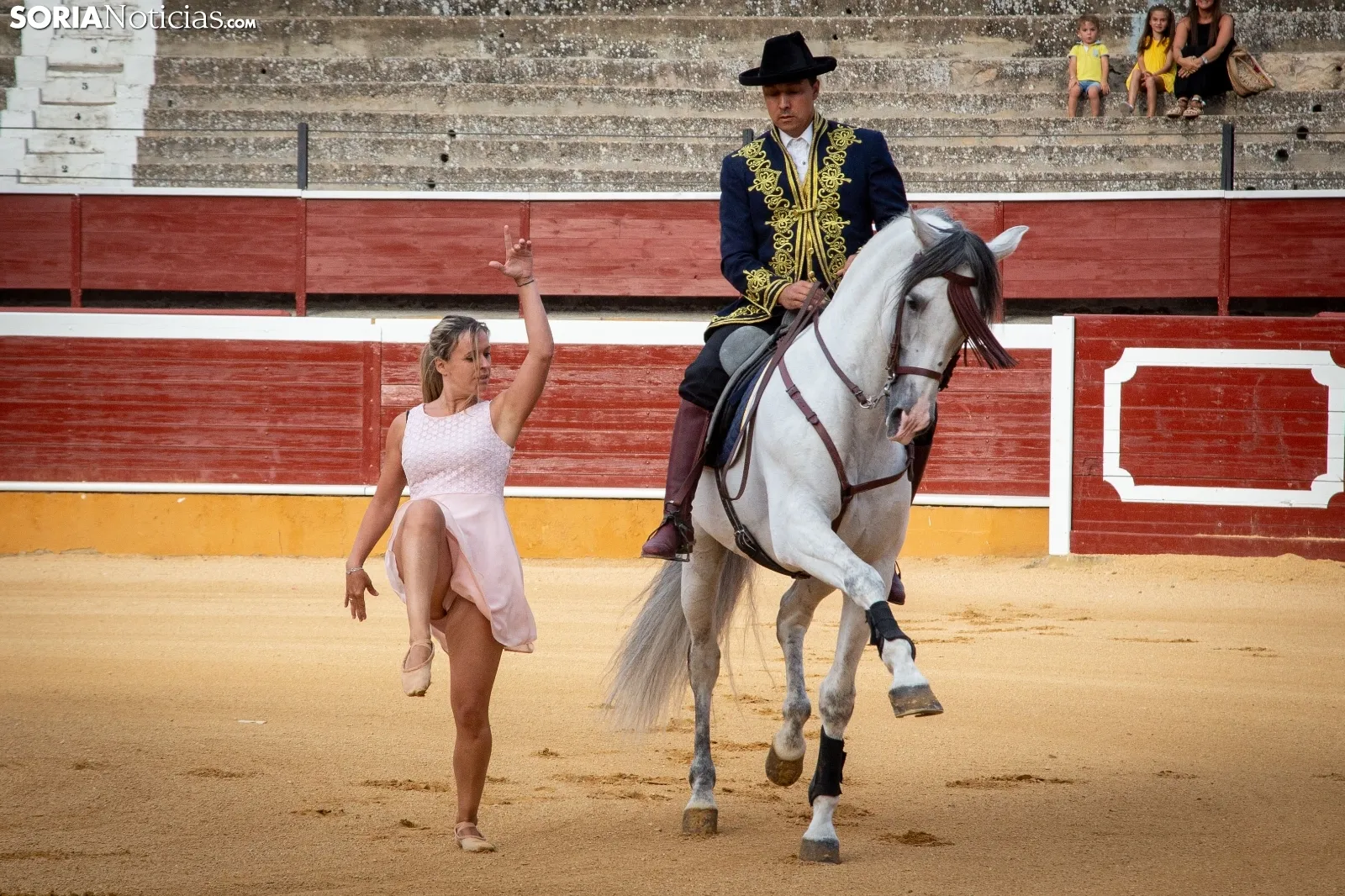 Duende ecuestre contra la ELA / María Ferrer 