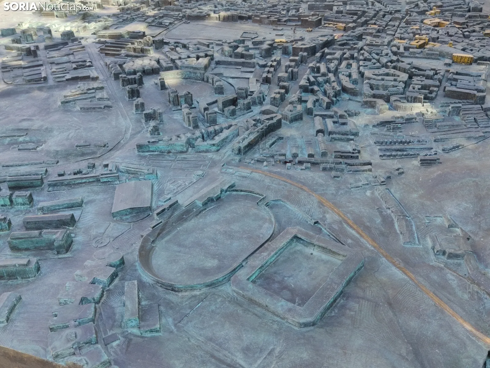 Maqueta de bronce de la ciudad de Soria. 