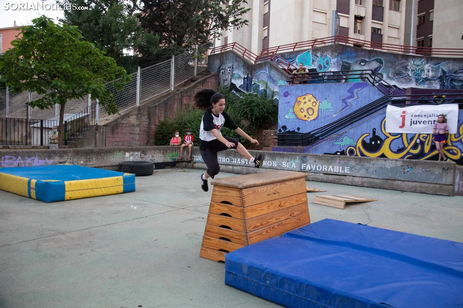 Parkour en Noches Callejeras / María Ferrer