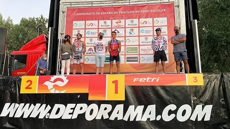 Foto 2 - Natalia Hidalgo y Sergio Baxter ganan el Triatl&oacute;n de Almaz&aacute;n, primer clasificatorio para el campeonato de Espa&ntilde;a distancia ol&iacute;mpica