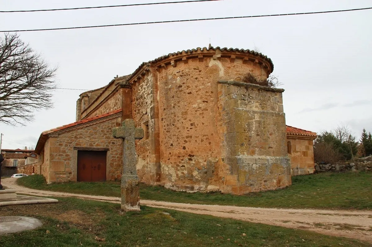 Foto 2 - Obras de rehabilitaci&oacute;n en la iglesia de Pedrajas