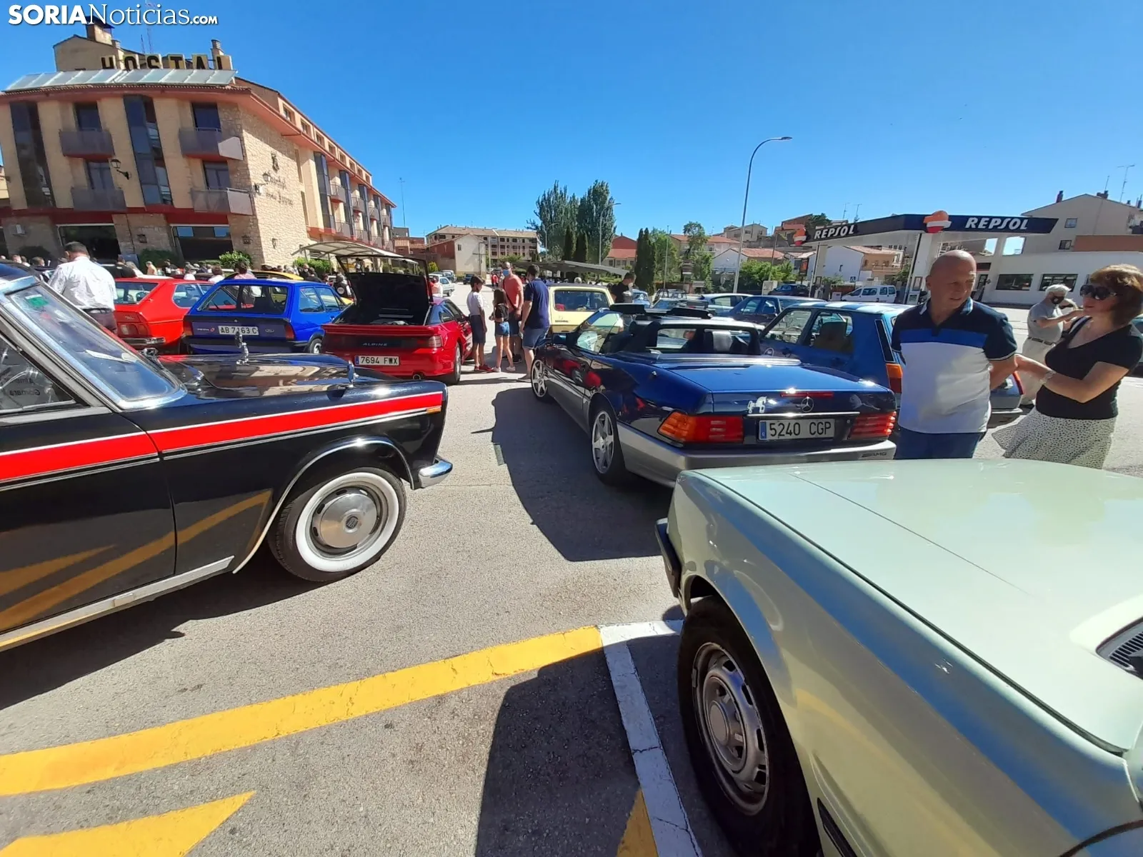 Reunión de coches clásicos en Ágreda.