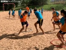 Sesión de entrenamiento de balonmano playa.