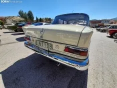Reunión de coches clásicos en Ágreda.