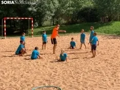 Sesión de entrenamiento de balonmano playa.