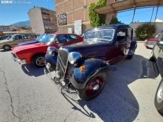Reunión de coches clásicos en Ágreda.