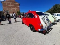 Reunión de coches clásicos en Ágreda.
