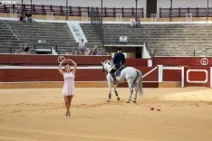 Duende ecuestre contra la ELA / María Ferrer 