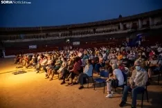 Foto 7 - Exitosa noche de teatro en El Burgo