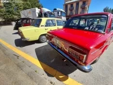 Reunión de coches clásicos en Ágreda.