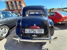 Reunión de coches clásicos en Ágreda.