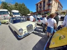 Reunión de coches clásicos en Ágreda.