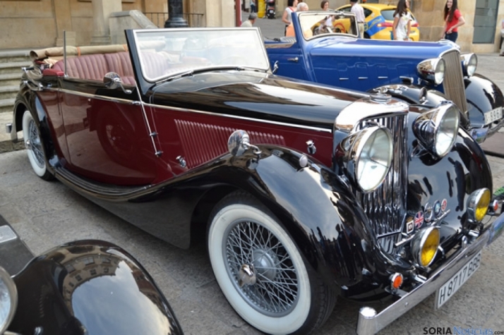 Ágreda viaja en el tiempo gracias a una muestra de vehículos clásicos