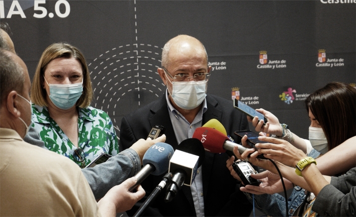 Castilla y León tendrá un plan de formativo profesional para que las residencias sean centros libres de sujeciones