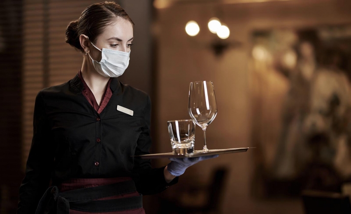 Las dos condiciones de Castilla y León para implantar el pasaporte covid en la hostelería y en el turismo