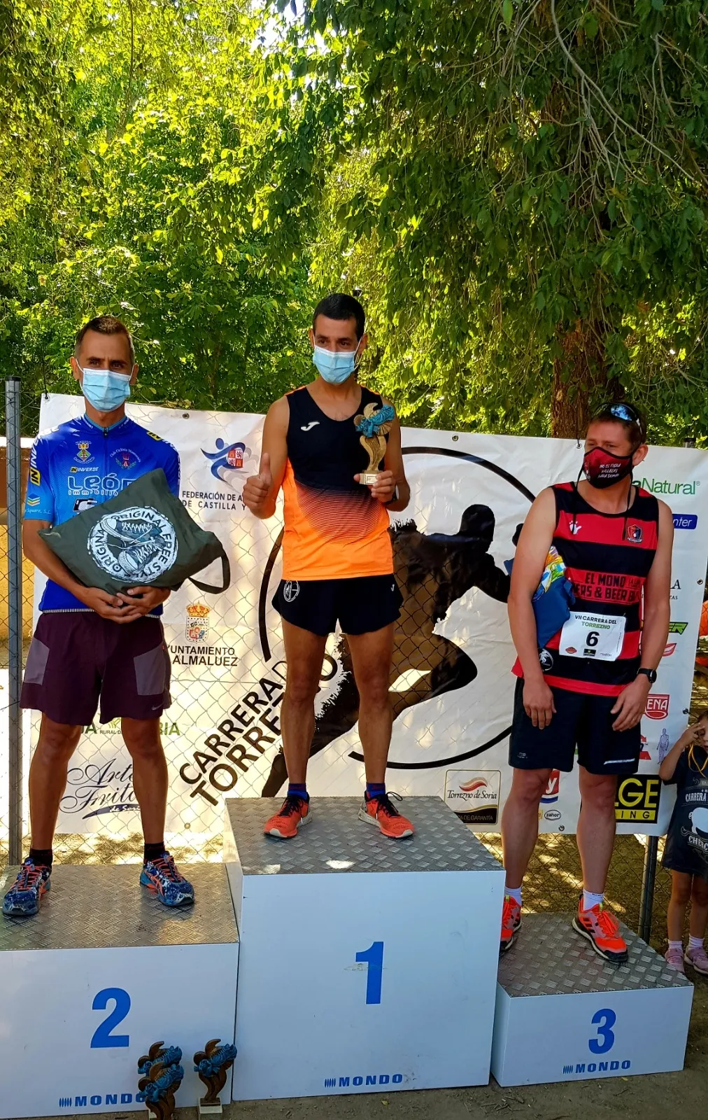 Foto 11 - Ch&eacute;rcoles volvi&oacute; a unir torreznos y atletismo