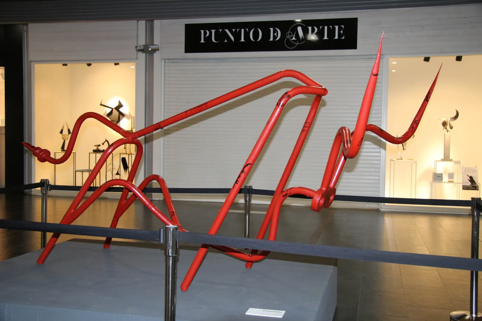 Foto 2 - El Centro Comercial Camaretas abre su sala de exposiciones