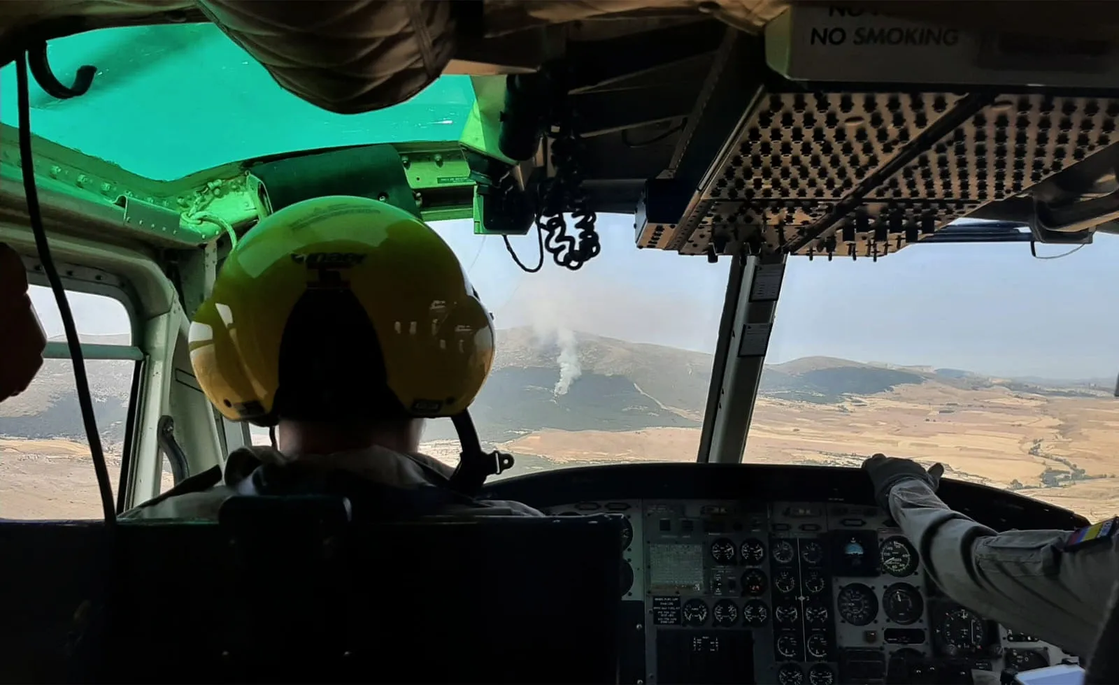 Imagen del fuego vista desde la cabina de un helicóptero de la BRIF de Lubia. /BRIF