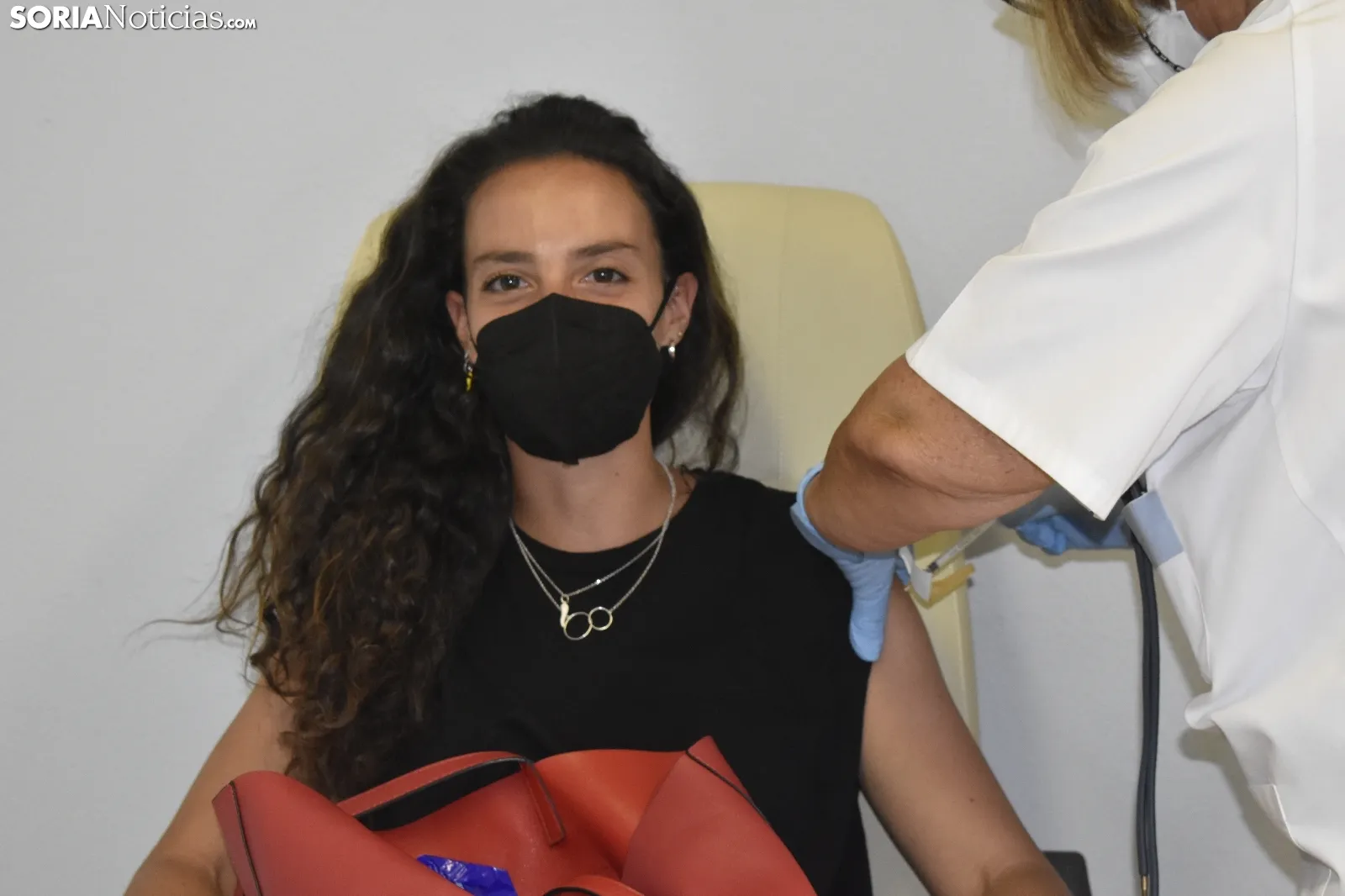 Vacunación de los jóvenes en El Mirón.