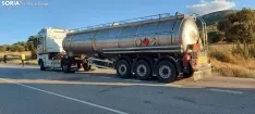 Trabajos de trasvase de la carga y retirada de la vía de la cisterna.