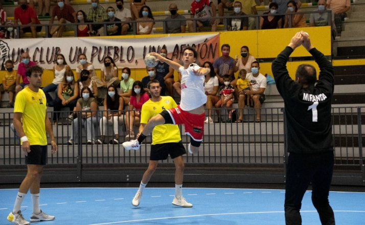 El BM Soria pierde ante el asobal BM Nava, aunque cosecha buenas sensaciones