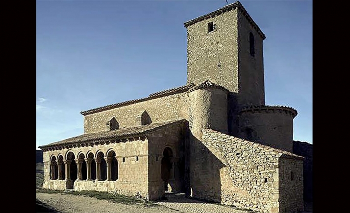 Caracena renovará dos de las vidrieras de su iglesia